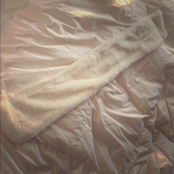 Soft Scarf - Picture 1 of 2